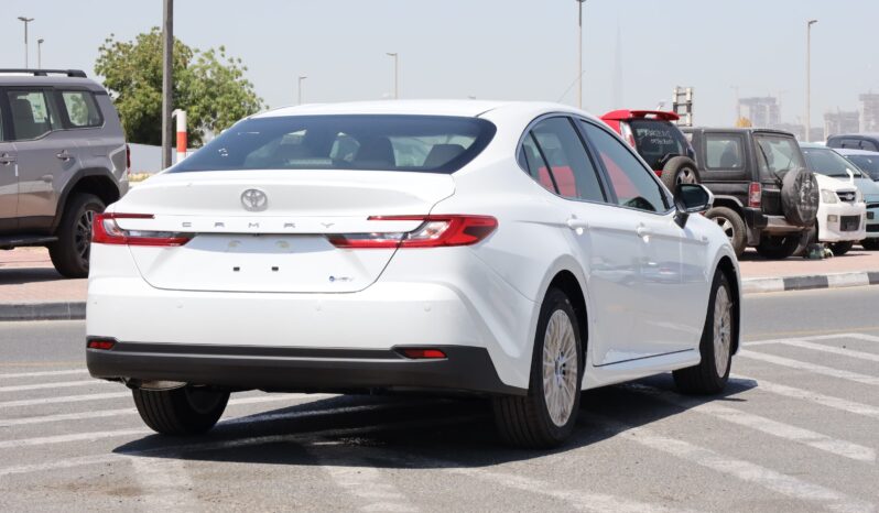 
								Toyota Camry – White full									