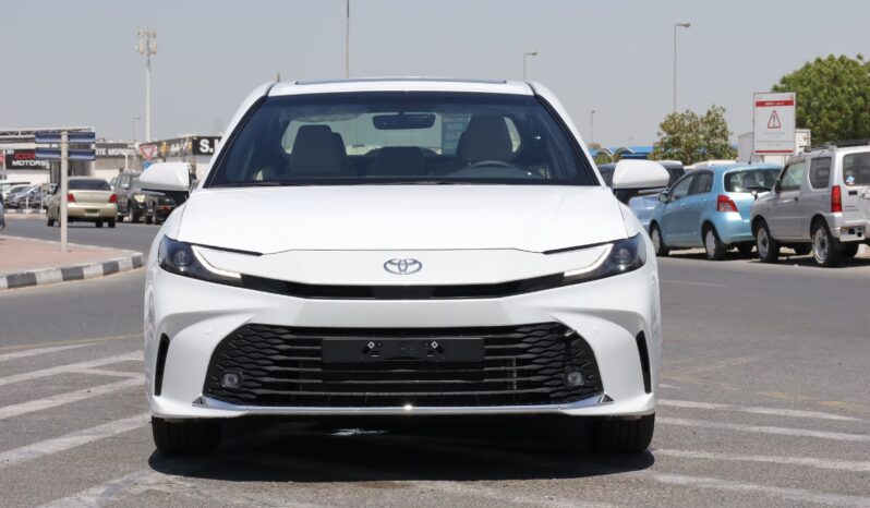 
								Toyota Camry – White full									