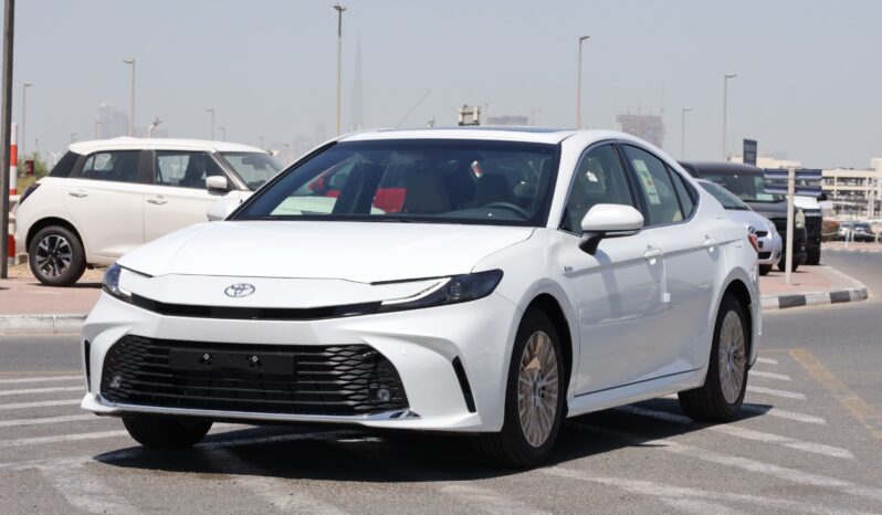
								Toyota Camry – White full									
