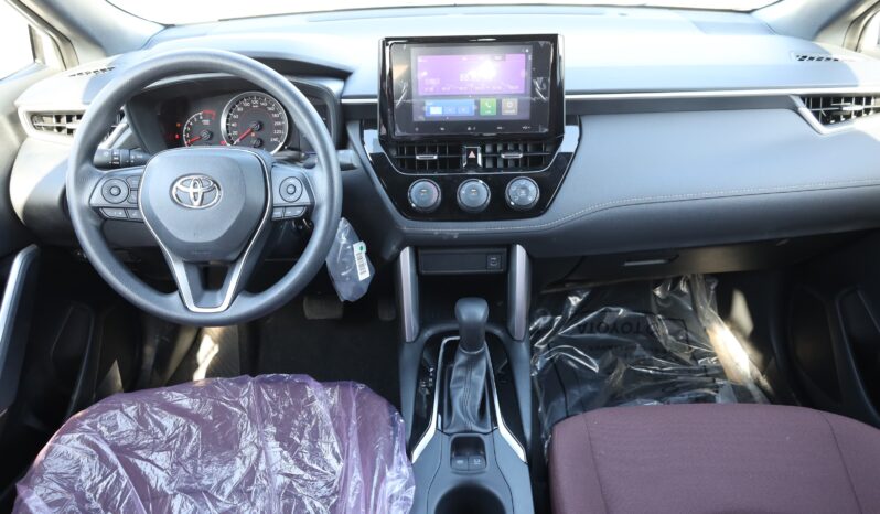 
								Toyota Corolla Cross – White full									