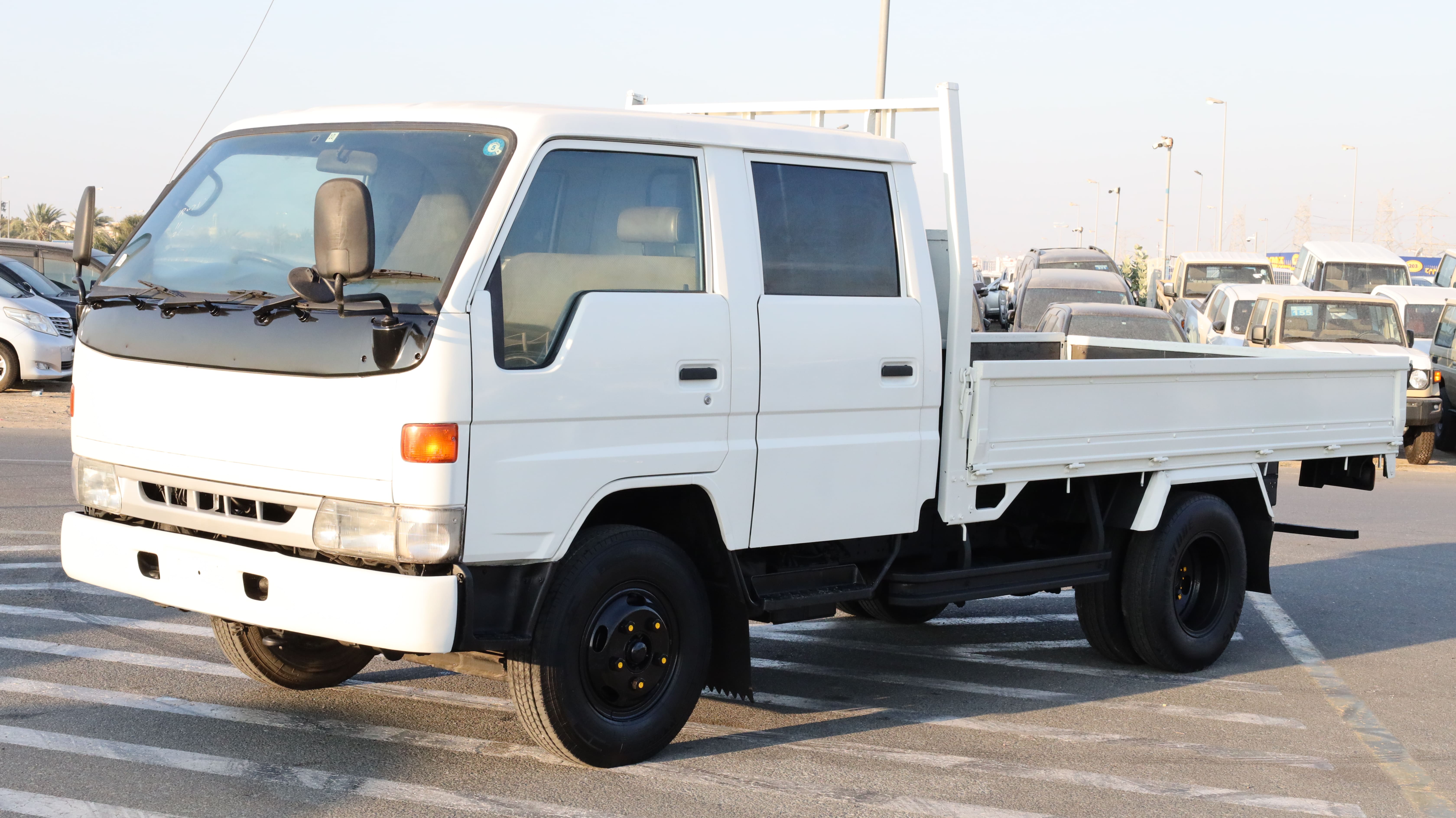 Mitsubishi Canter 2.0 White Flatbed Truck