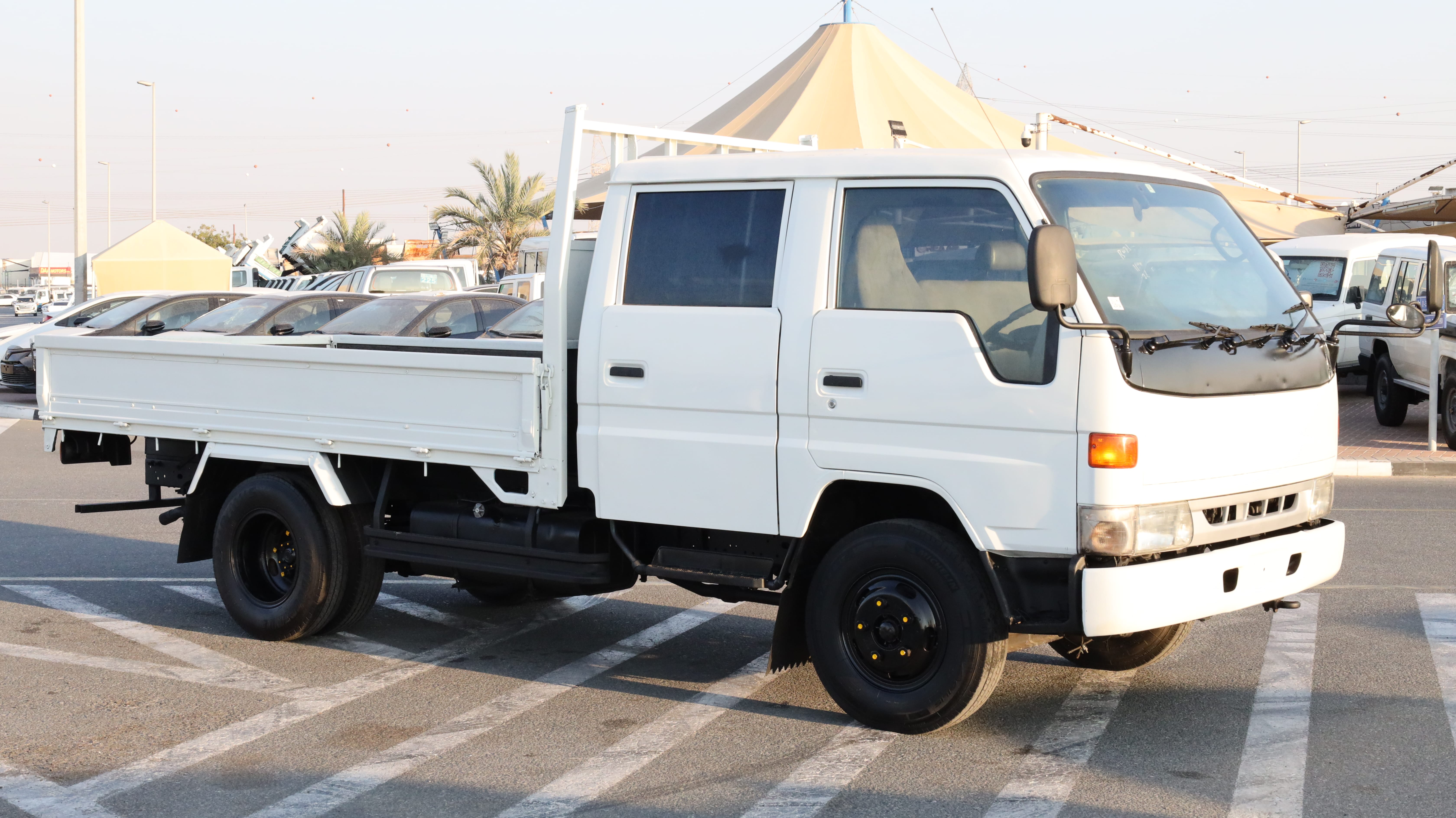 Mitsubishi Canter 2.0 White Flatbed Truck