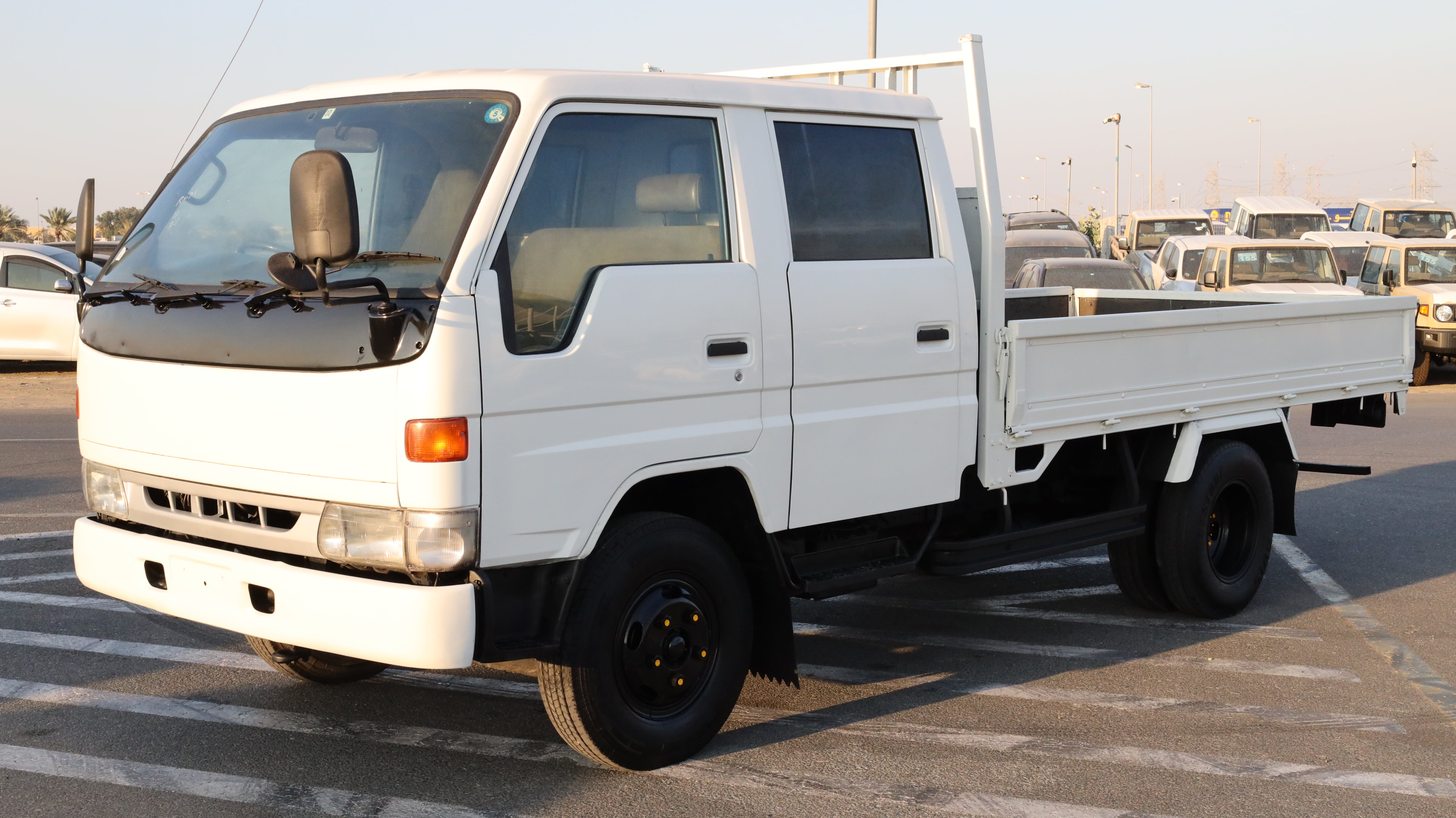 Mitsubishi Canter 2.0 White Flatbed Truck