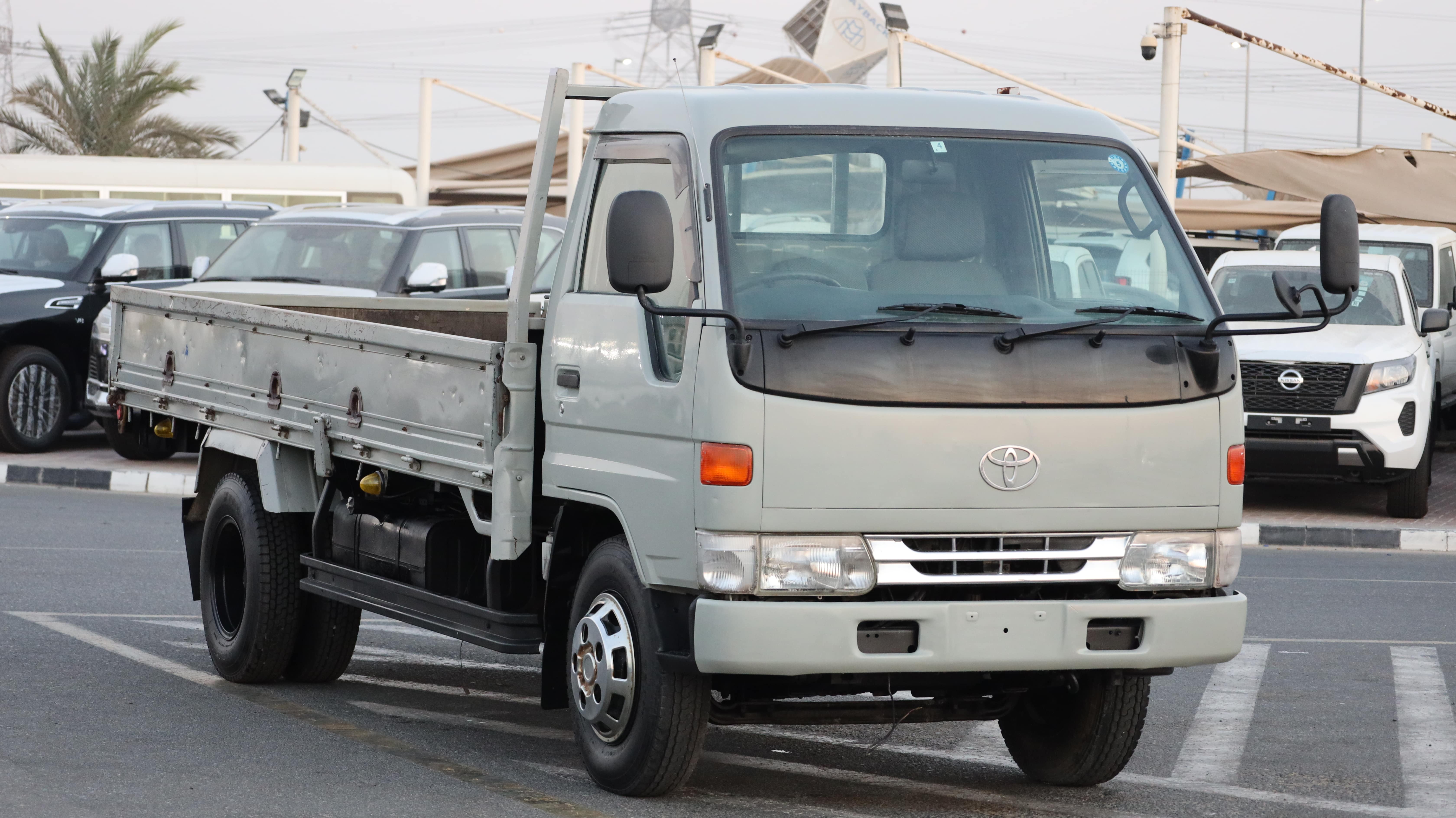 Mitsubishi Canter 2.0 Grey