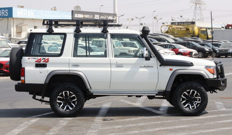 
								Toyota Land Cruiser full									
