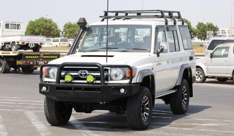 
								Toyota Land Cruiser full									