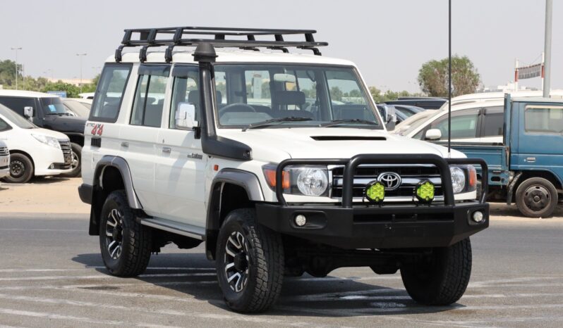 
								Toyota Land Cruiser full									