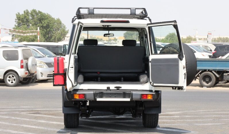 
								Toyota Land Cruiser full									