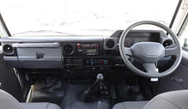 
								Toyota Land Cruiser full									