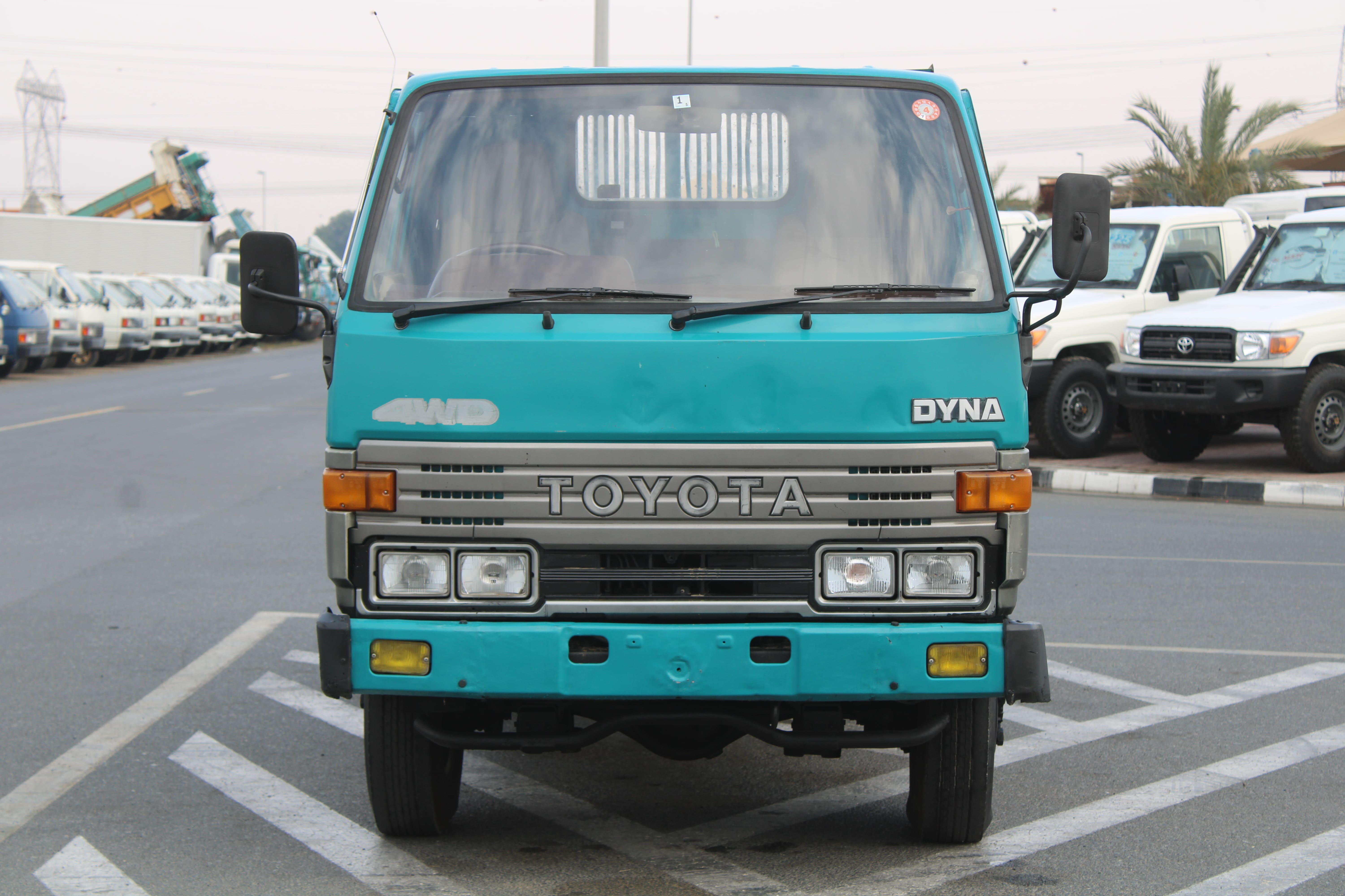 Toyota Dyna 4WD  Medium-Duty Flatbed Truck