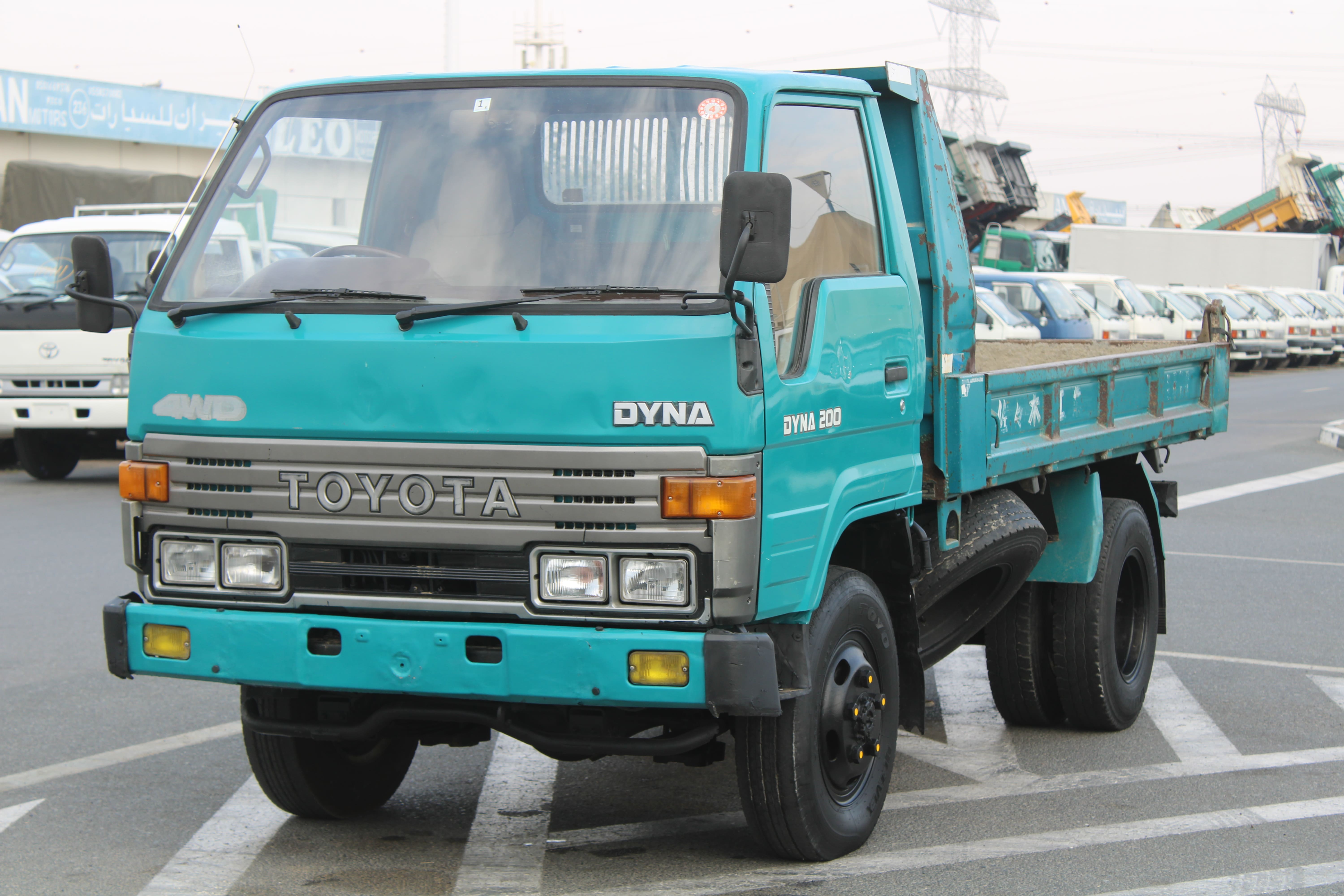 Toyota Dyna 4WD  Medium-Duty Flatbed Truck