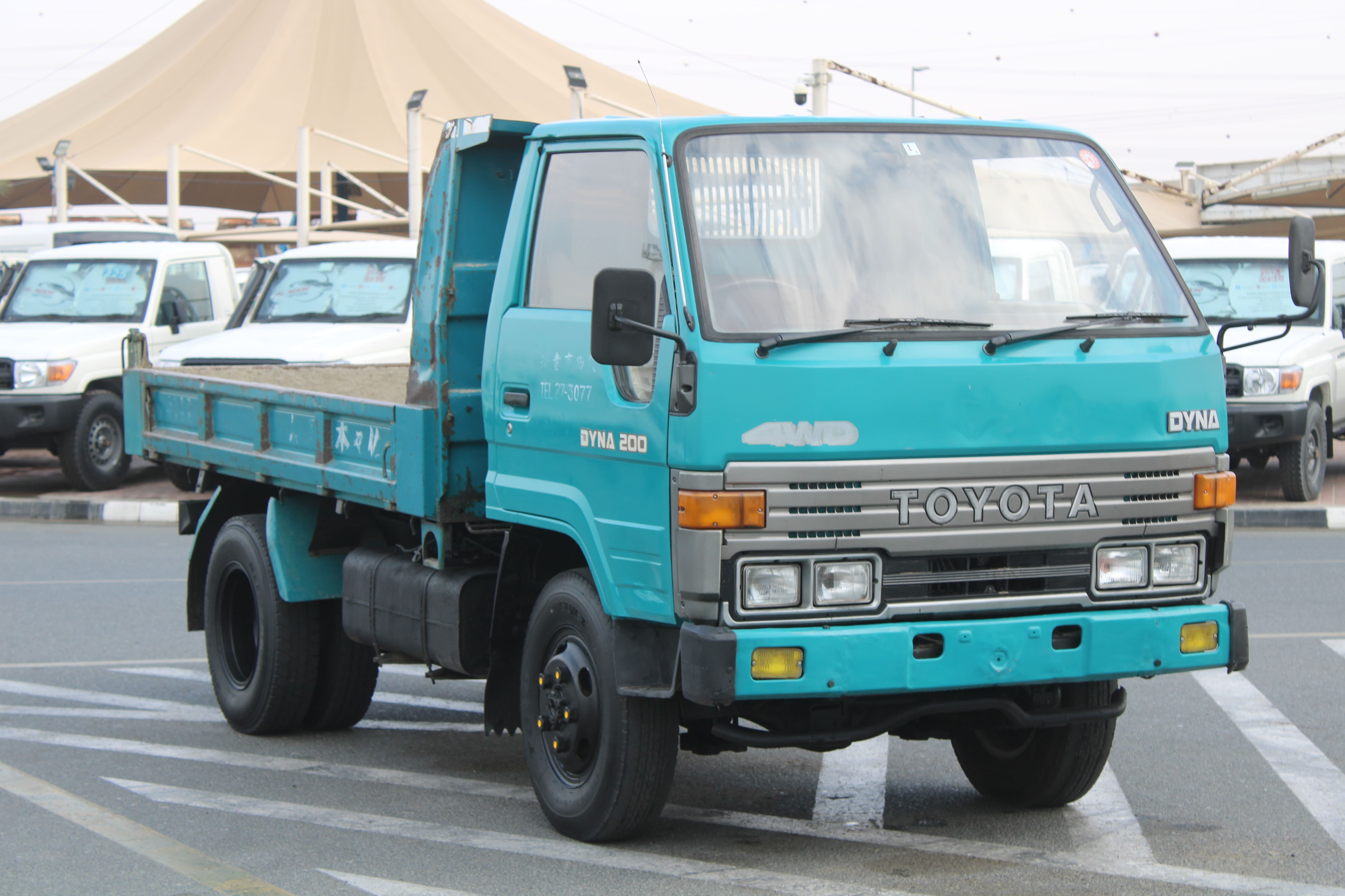 Toyota Dyna 4WD  Medium-Duty Flatbed Truck
