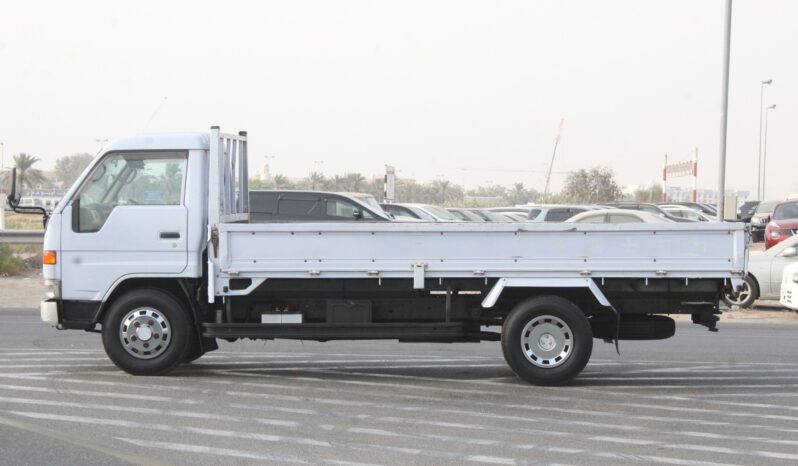 
								Mitsubishi Canter Long Truck white full									