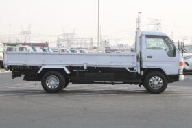 Mitsubishi Canter Long Truck white