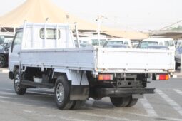 
										Mitsubishi Canter Long Truck white full									