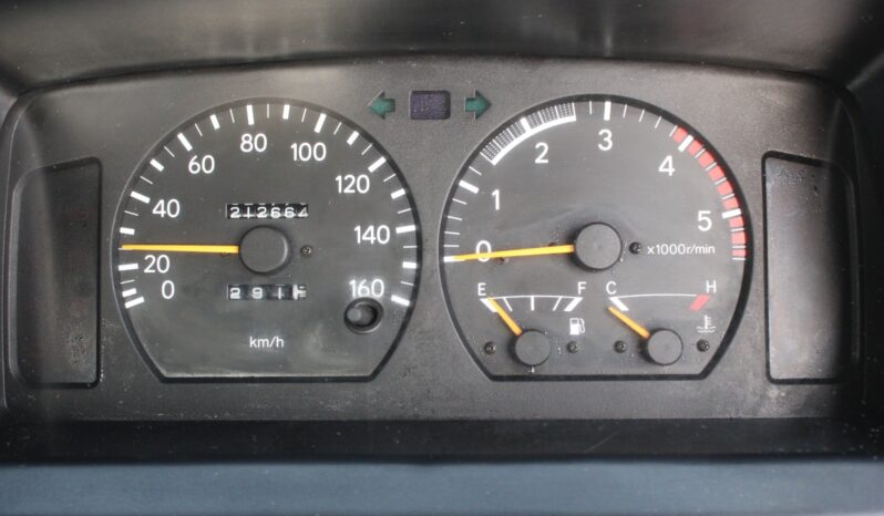 
								Mitsubishi Canter Long Truck white full									