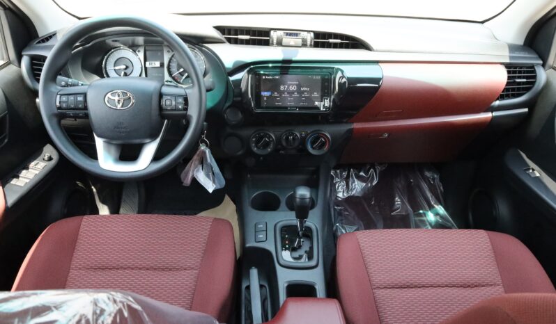 
								Toyota Hilux – White full									