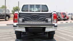 
										Toyota Hilux – White full									