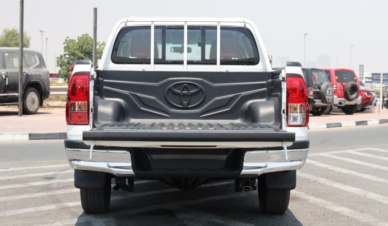 
								Toyota Hilux – White full									