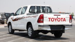 
										Toyota Hilux – White full									