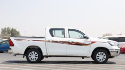 
										Toyota Hilux – White full									