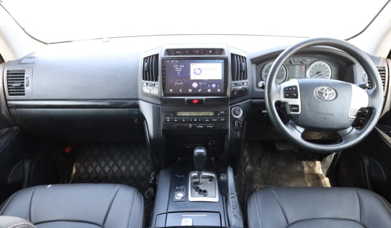 
								Toyota Land Cruiser White full									