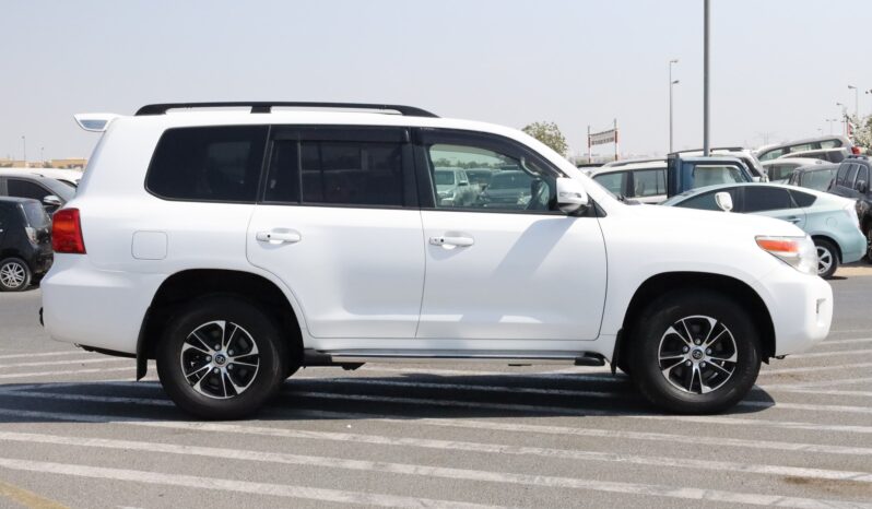 
								Toyota Land Cruiser White full									