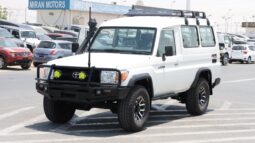 
										Toyota Land Cruiser 76 (70 Series)  White full									