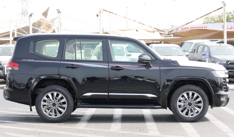 
								Toyota Land Cruiser LC300 Two-Tone (Black & White) full									
