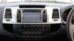 
										Toyota Hilux Vigo Champ  Silver full									