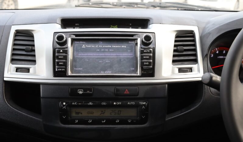 
								Toyota Hilux Vigo Champ  Silver full									
