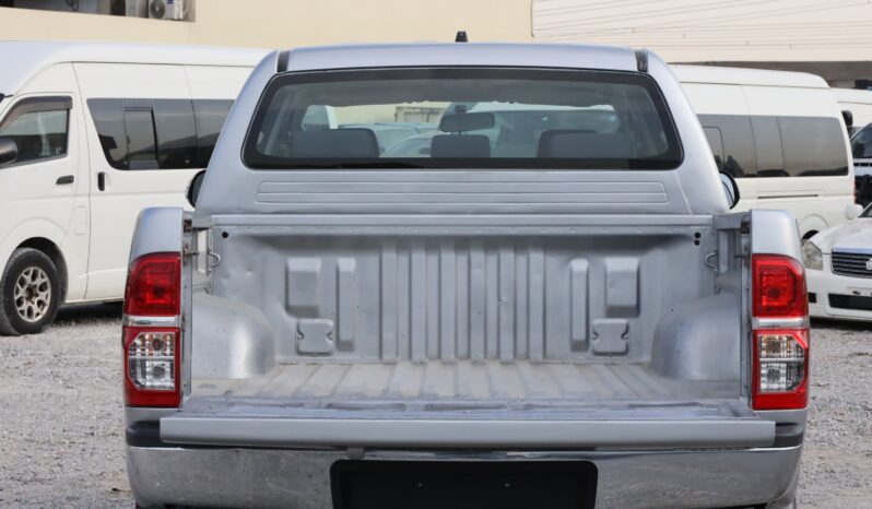 
								Toyota Hilux Vigo Champ  Silver full									