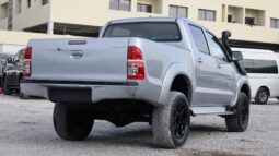 
										Toyota Hilux Vigo Champ  Silver full									