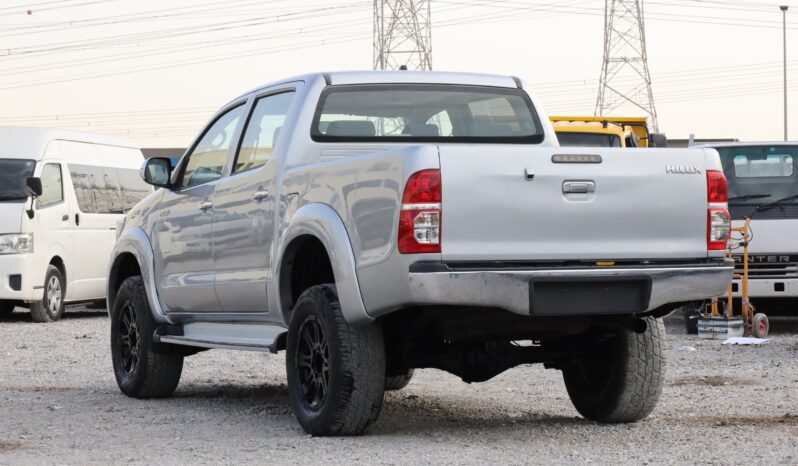 
								Toyota Hilux Vigo Champ  Silver full									