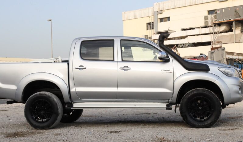 
								Toyota Hilux Vigo Champ  Silver full									