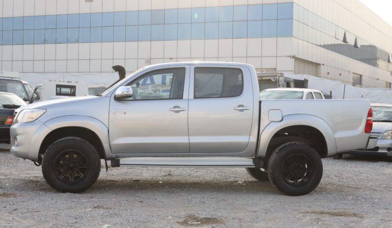 
								Toyota Hilux Vigo Champ  Silver full									