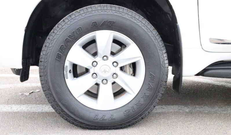 
								Toyota Land Cruiser Prado  White full									