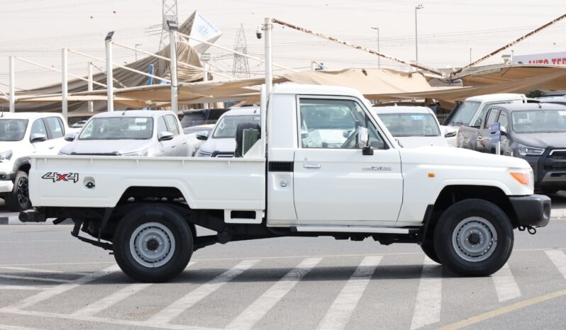 
								Toyota Land Cruiser 79  Single Cab Pickup full									