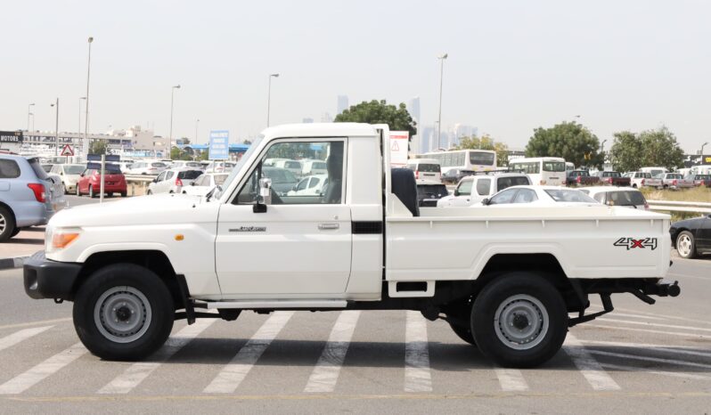 
								Toyota Land Cruiser 79  Single Cab Pickup full									
