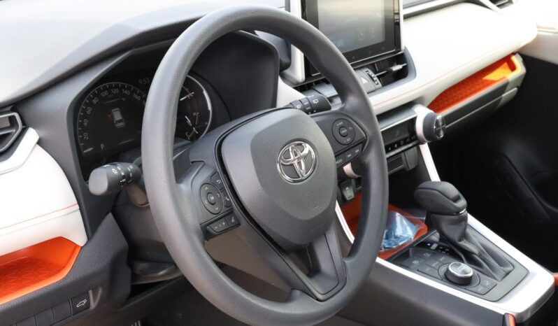 
								Toyota RAV4 Adventure full									