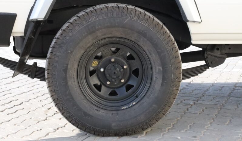 
								Toyota Land Cruiser Ambulance full									