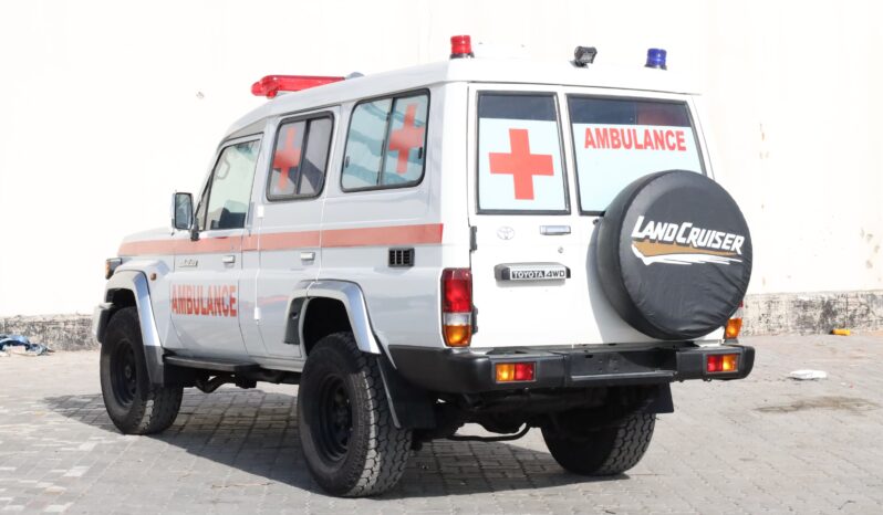 
								Toyota Land Cruiser Ambulance full									