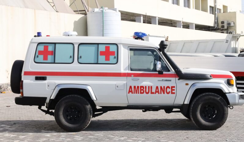 
								Toyota Land Cruiser Ambulance full									