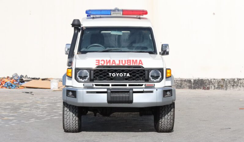 
								Toyota Land Cruiser Ambulance full									