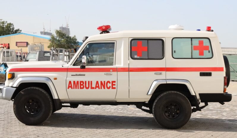 
								Toyota Land Cruiser Ambulance full									