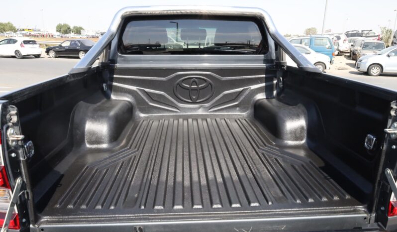 
								Toyota Hilux Double Cab Grey full									