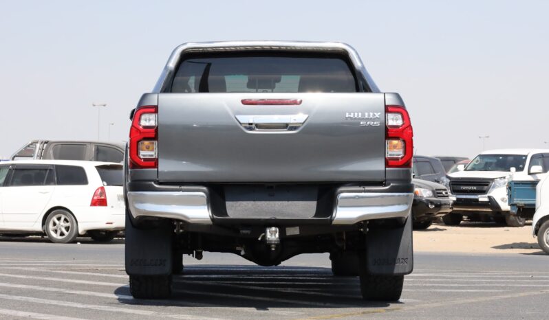 
								Toyota Hilux Double Cab Grey full									
