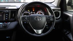 
										Toyota RAV4 XLE  White full									