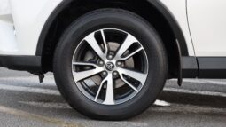 
										Toyota RAV4 XLE  White full									