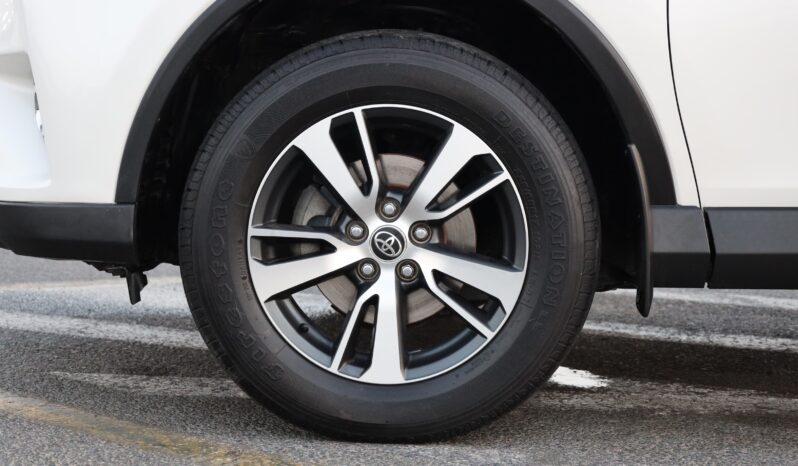 
								Toyota RAV4 XLE  White full									